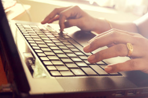 Tomek Sawyer w pracowni komputerowej